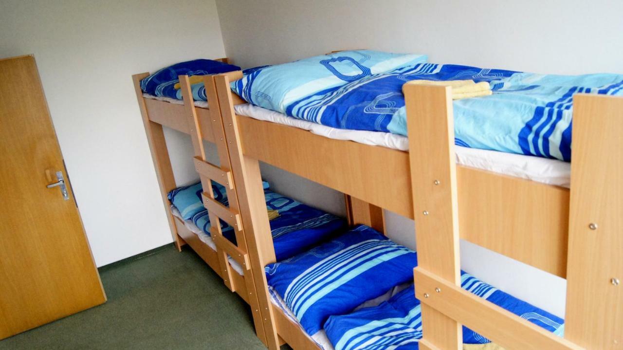 Km House Cerny Most Vandrarhem Prag Exteriör bild