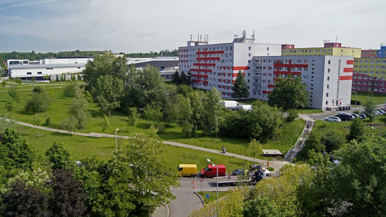 Km House Cerny Most Vandrarhem Prag Exteriör bild
