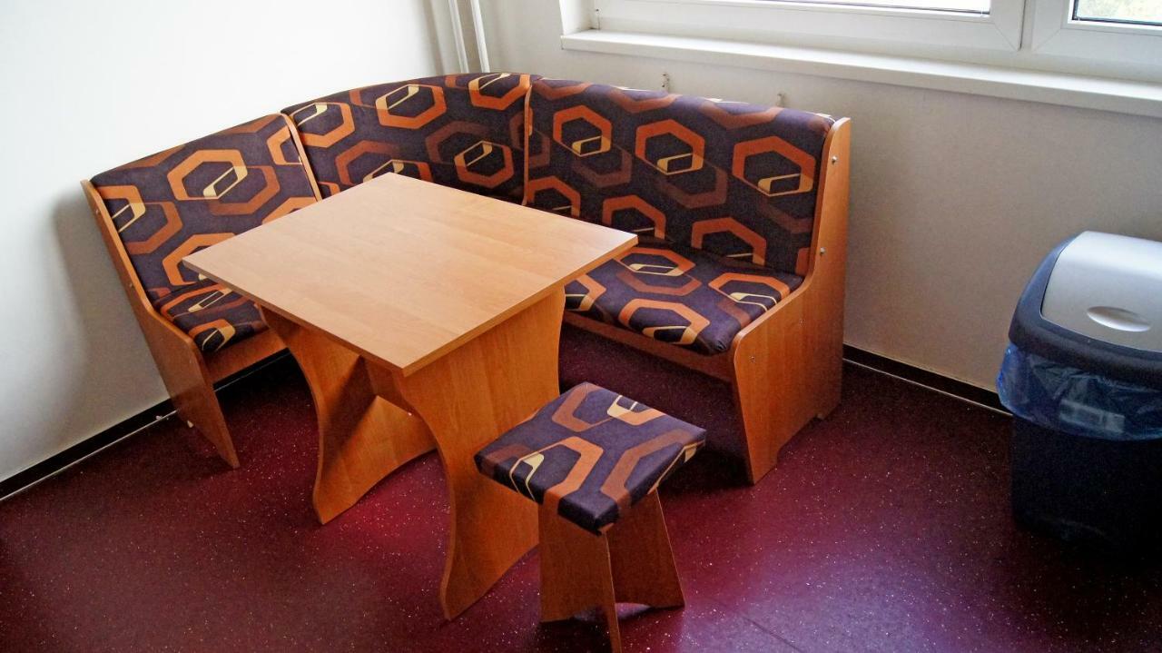 Km House Cerny Most Vandrarhem Prag Exteriör bild