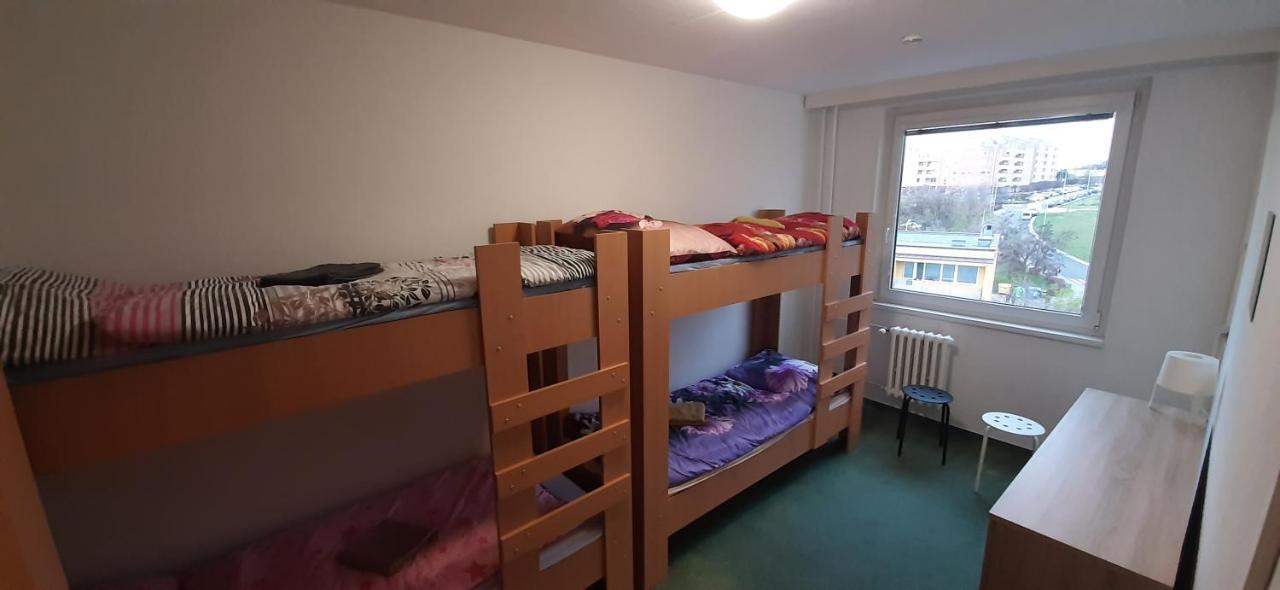 Km House Cerny Most Vandrarhem Prag Exteriör bild